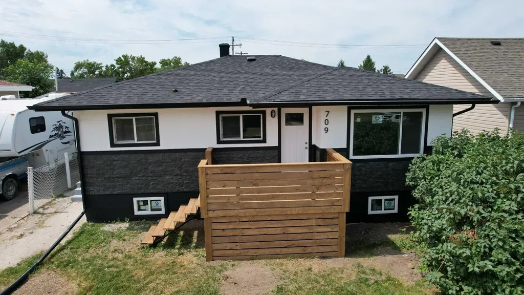 709 Centre Street Hanna AB T0J1P0