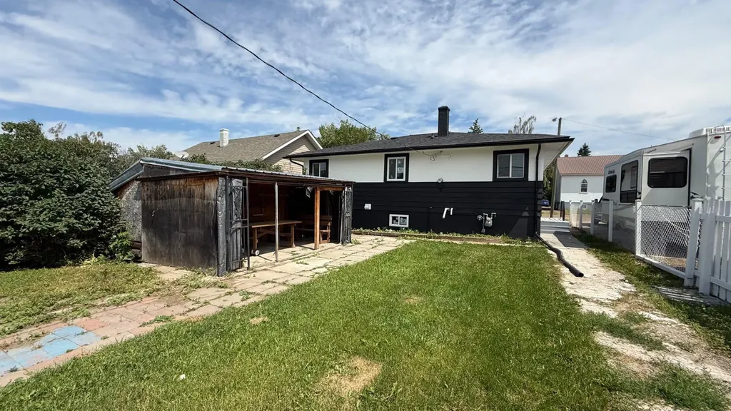 709 Centre Street Hanna AB T0J1P0