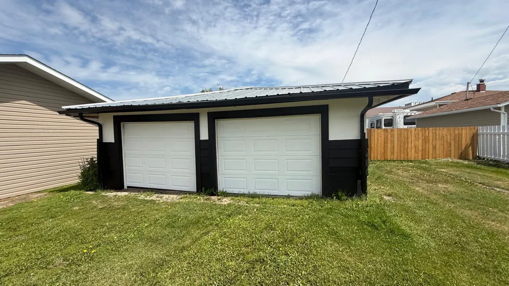 709 Centre Street Hanna AB T0J1P0