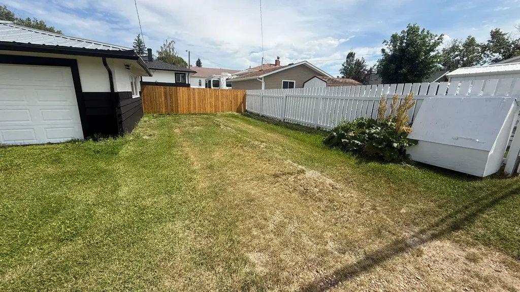 709 Centre Street Hanna AB T0J1P0