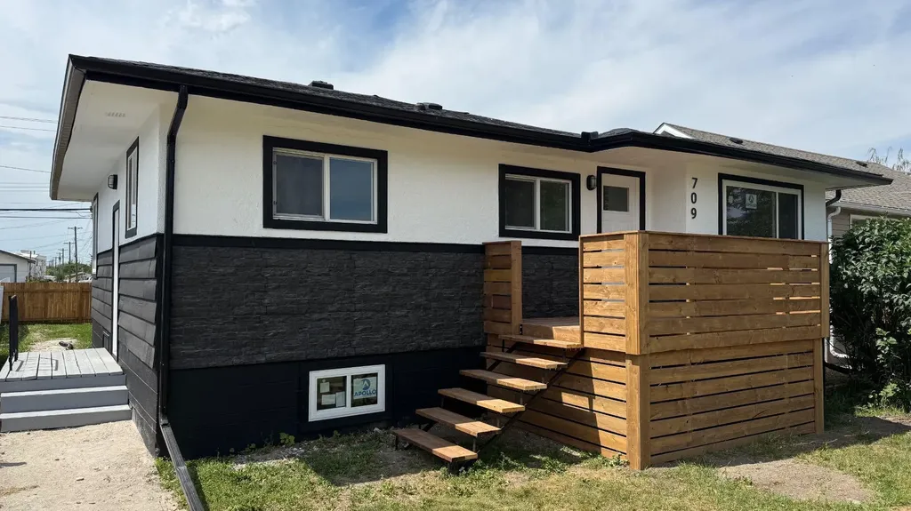 709 Centre Street Hanna AB T0J1P0