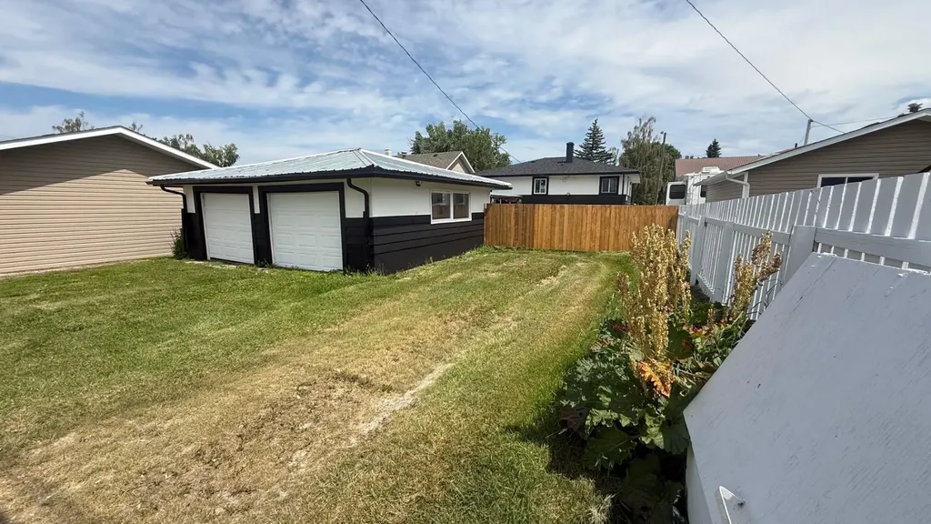 709 Centre Street Hanna AB T0J1P0