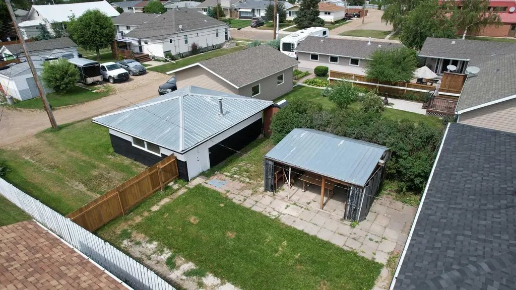 709 Centre Street Hanna AB T0J1P0