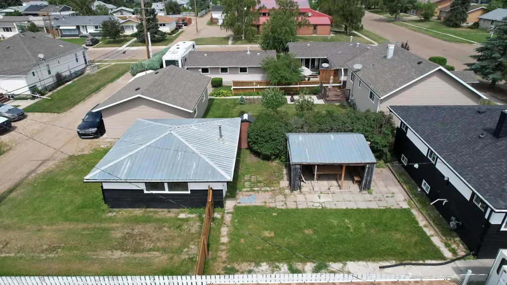 709 Centre Street Hanna AB T0J1P0