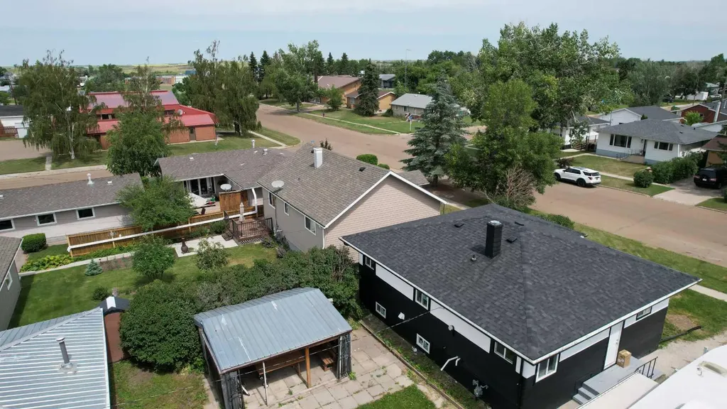 709 Centre Street Hanna AB T0J1P0