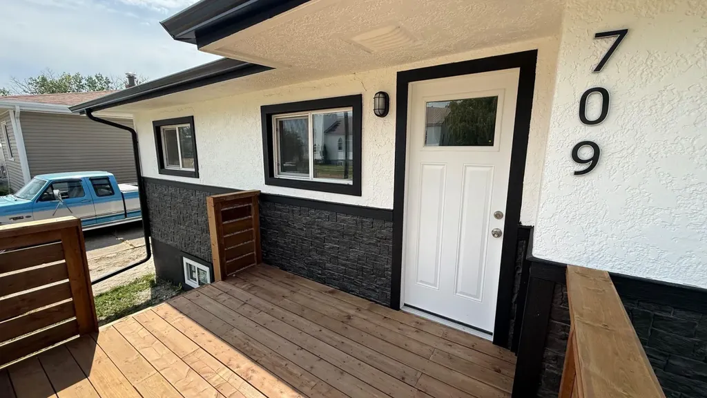 709 Centre Street Hanna AB T0J1P0