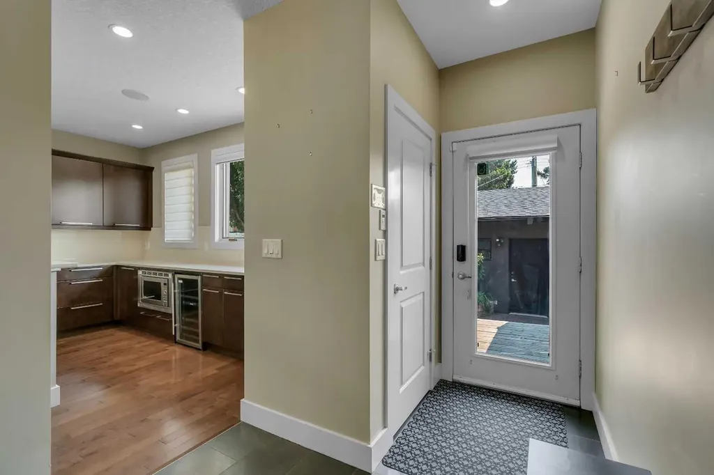 1721 44 Avenue SW Calgary AB T2T 5M4
