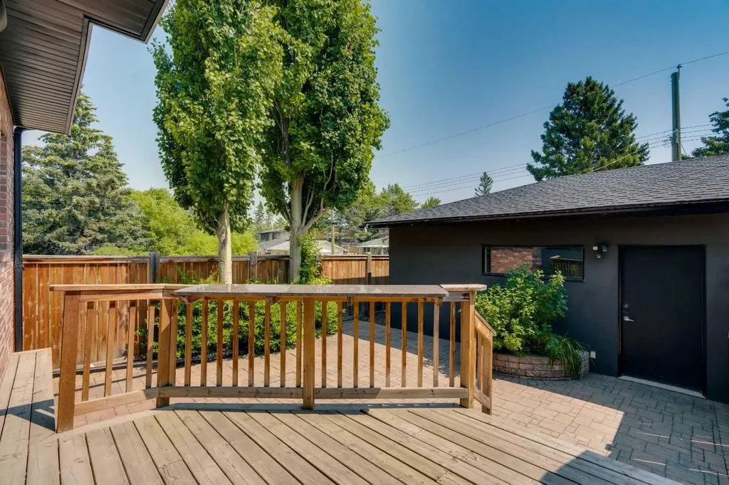 1721 44 Avenue SW Calgary AB T2T 5M4