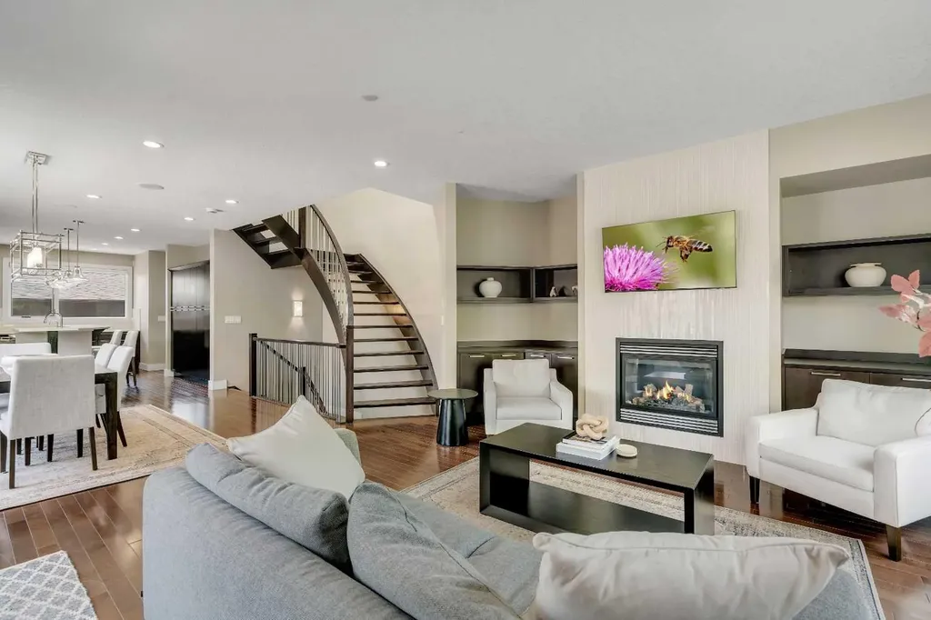 1721 44 Avenue SW Calgary AB T2T 5M4
