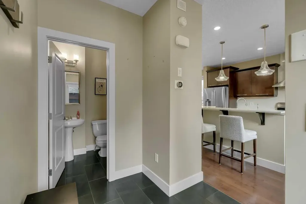 1721 44 Avenue SW Calgary AB T2T 5M4