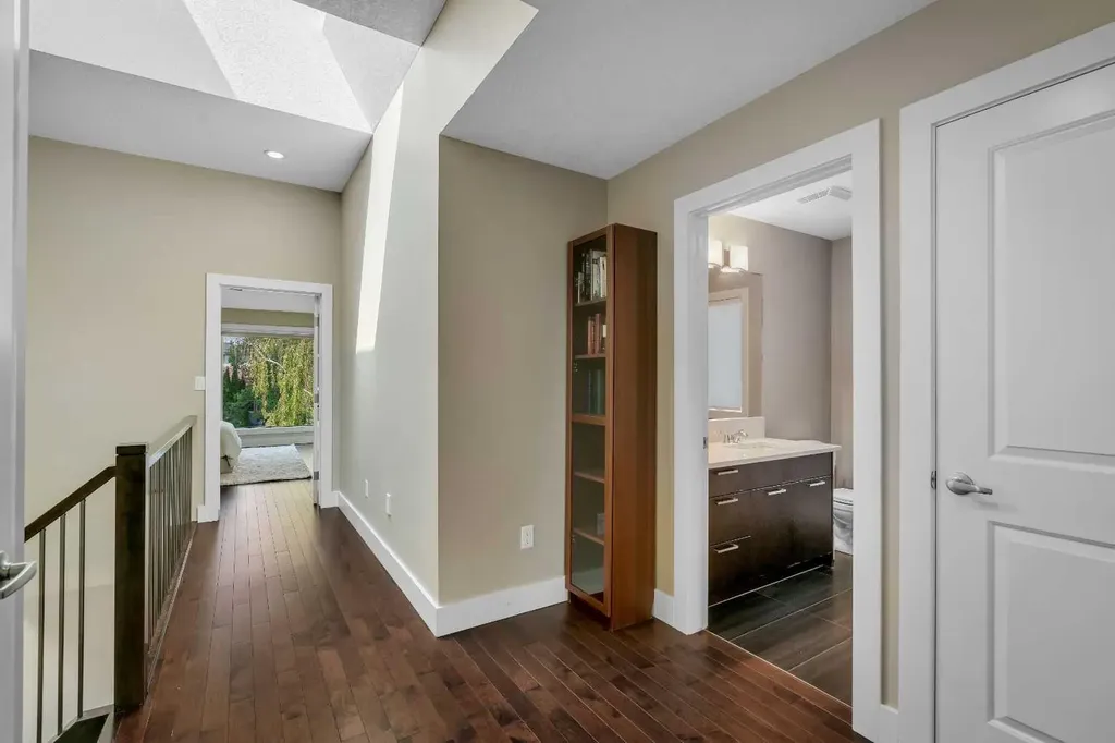 1721 44 Avenue SW Calgary AB T2T 5M4
