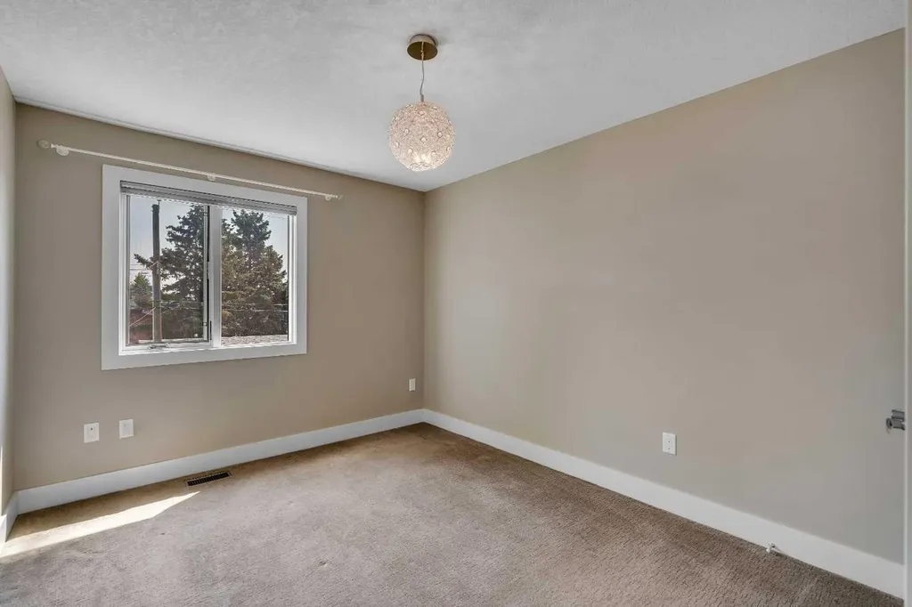 1721 44 Avenue SW Calgary AB T2T 5M4