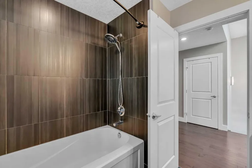 1721 44 Avenue SW Calgary AB T2T 5M4