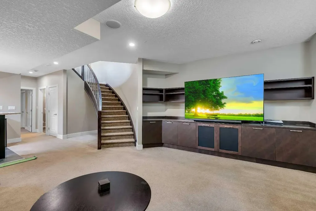 1721 44 Avenue SW Calgary AB T2T 5M4