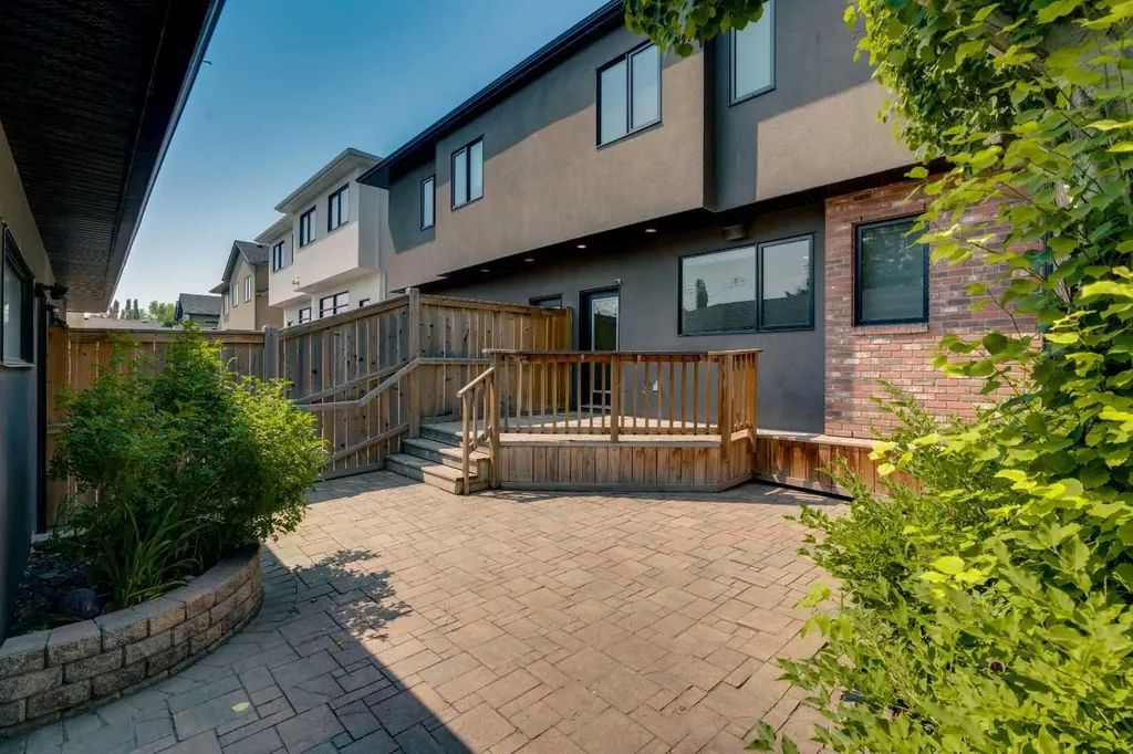 1721 44 Avenue SW Calgary AB T2T 5M4