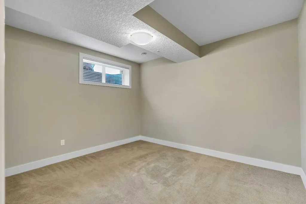 1721 44 Avenue SW Calgary AB T2T 5M4