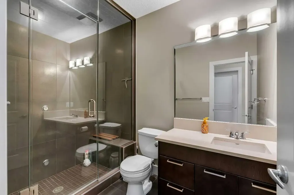 1721 44 Avenue SW Calgary AB T2T 5M4