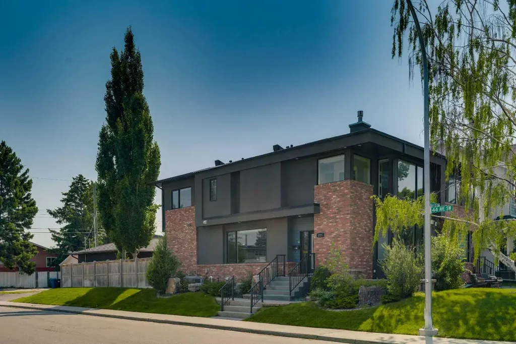 1721 44 Avenue SW Calgary AB T2T 5M4