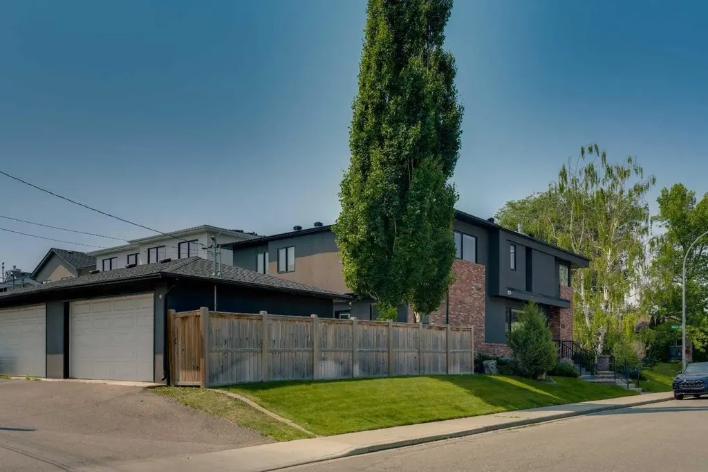 1721 44 Avenue SW Calgary AB T2T 5M4
