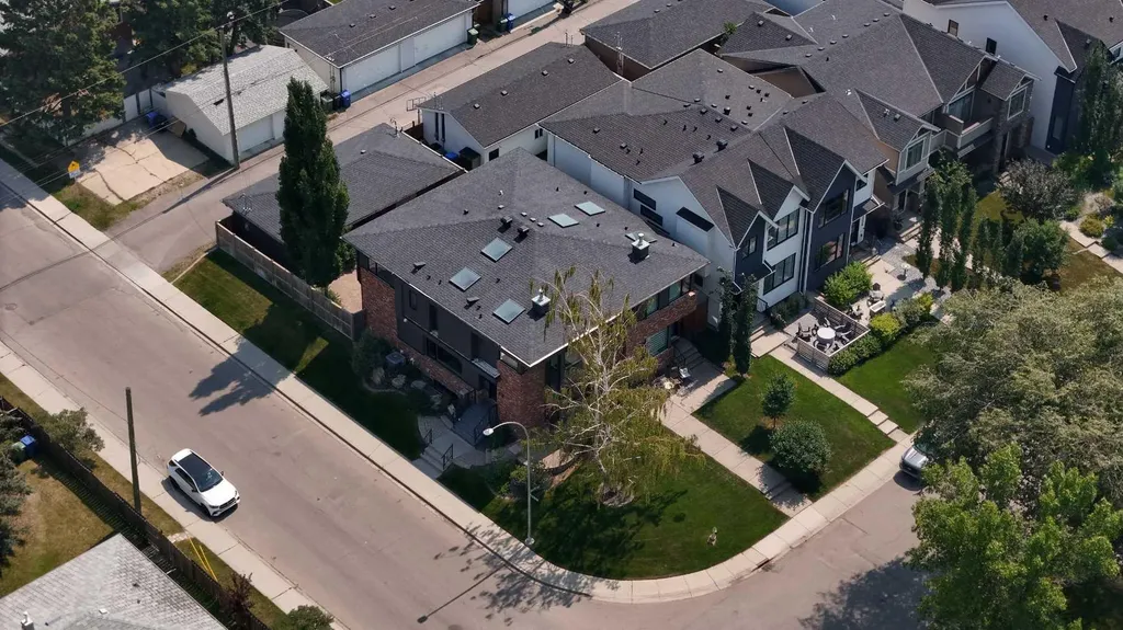1721 44 Avenue SW Calgary AB T2T 5M4