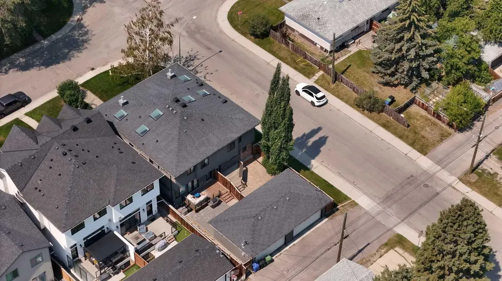 1721 44 Avenue SW Calgary AB T2T 5M4