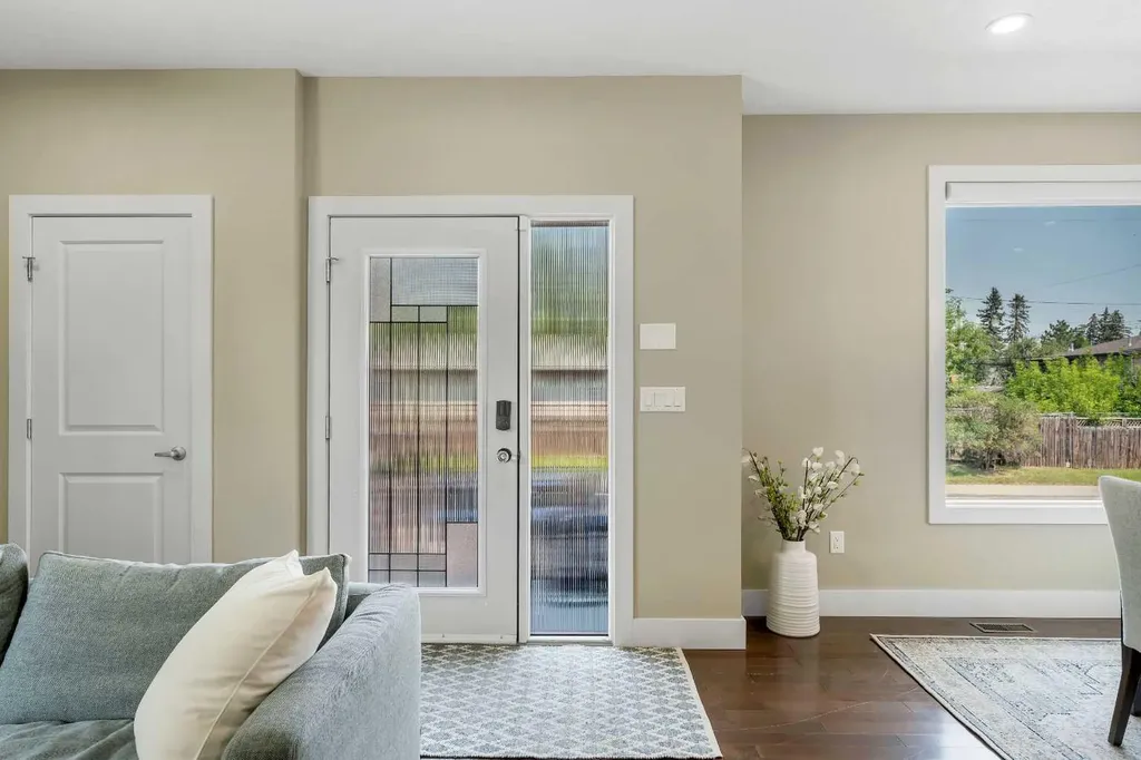 1721 44 Avenue SW Calgary AB T2T 5M4