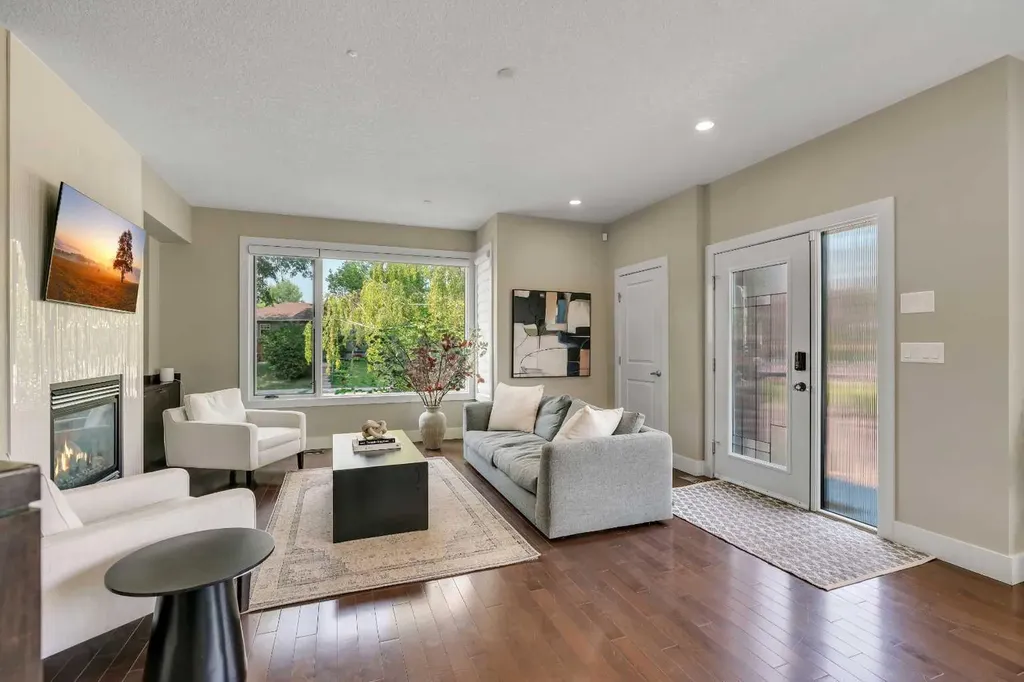 1721 44 Avenue SW Calgary AB T2T 5M4