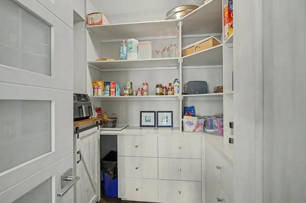 1355 Colgrove Avenue NE Calgary AB T2E 5C3