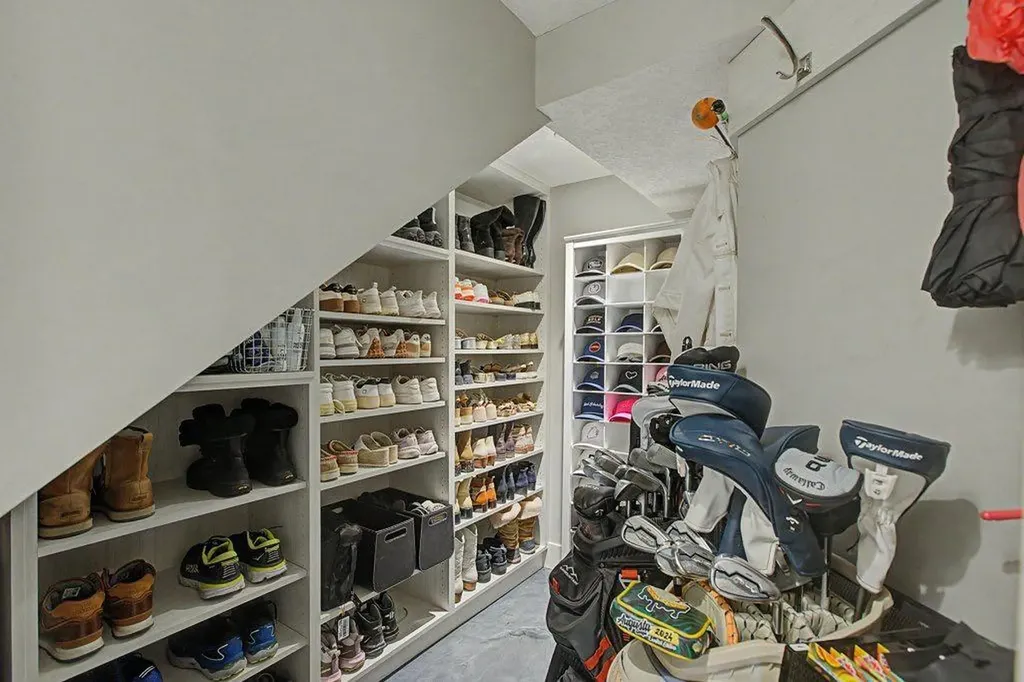 1355 Colgrove Avenue NE Calgary AB T2E 5C3
