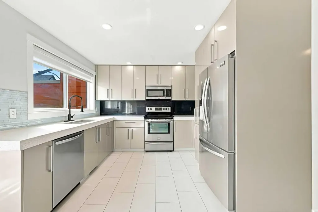 1530 Bayside Avenue SW Airdrie AB T4B4B5