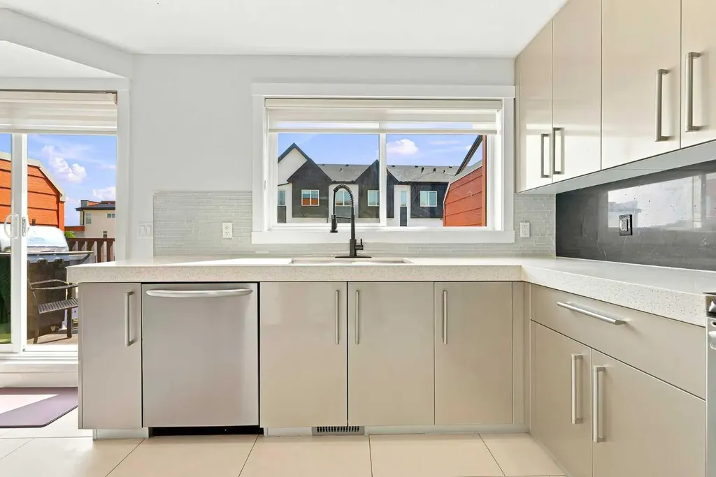 1530 Bayside Avenue SW Airdrie AB T4B4B5