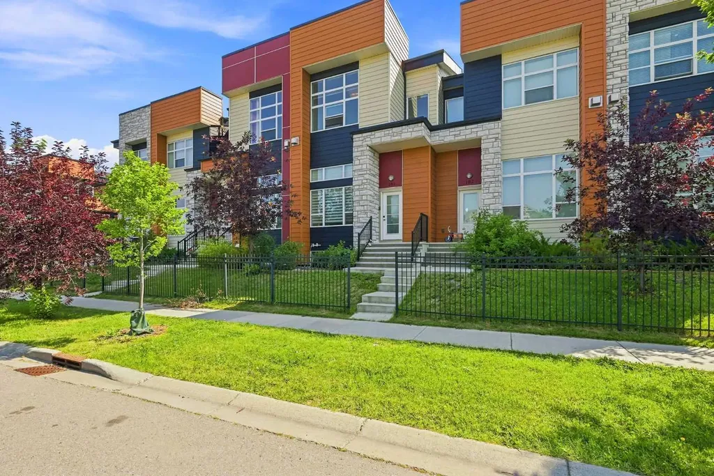 1530 Bayside Avenue SW Airdrie AB T4B4B5