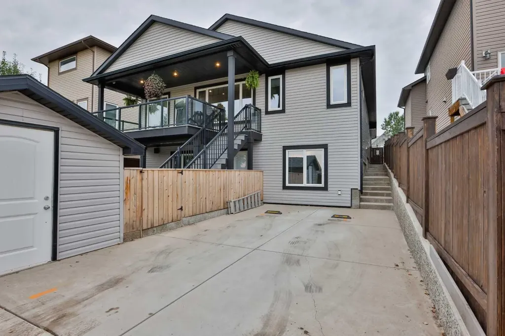 1577 Coalbanks Boulevard W Lethbridge AB T1J 4H6