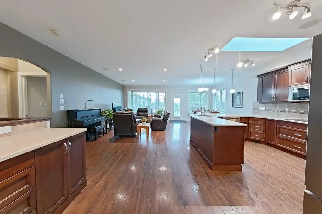 1577 Coalbanks Boulevard W Lethbridge AB T1J 4H6