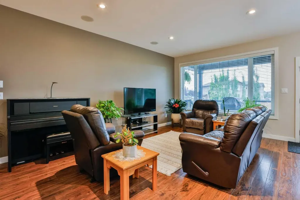 1577 Coalbanks Boulevard W Lethbridge AB T1J 4H6