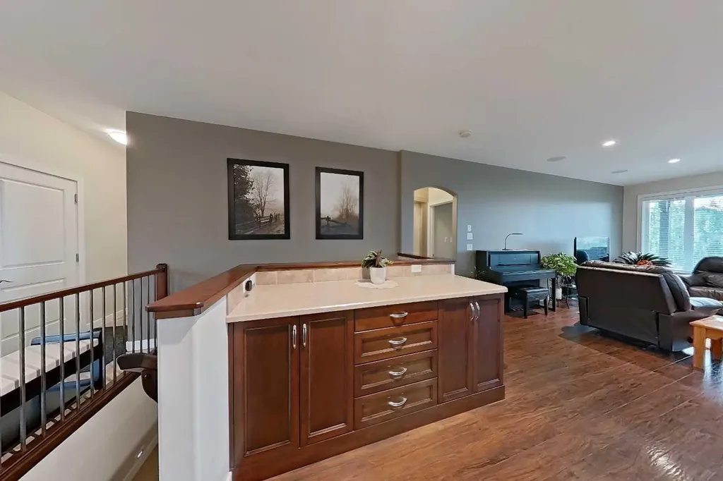 1577 Coalbanks Boulevard W Lethbridge AB T1J 4H6