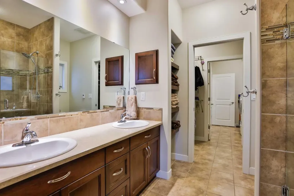 1577 Coalbanks Boulevard W Lethbridge AB T1J 4H6
