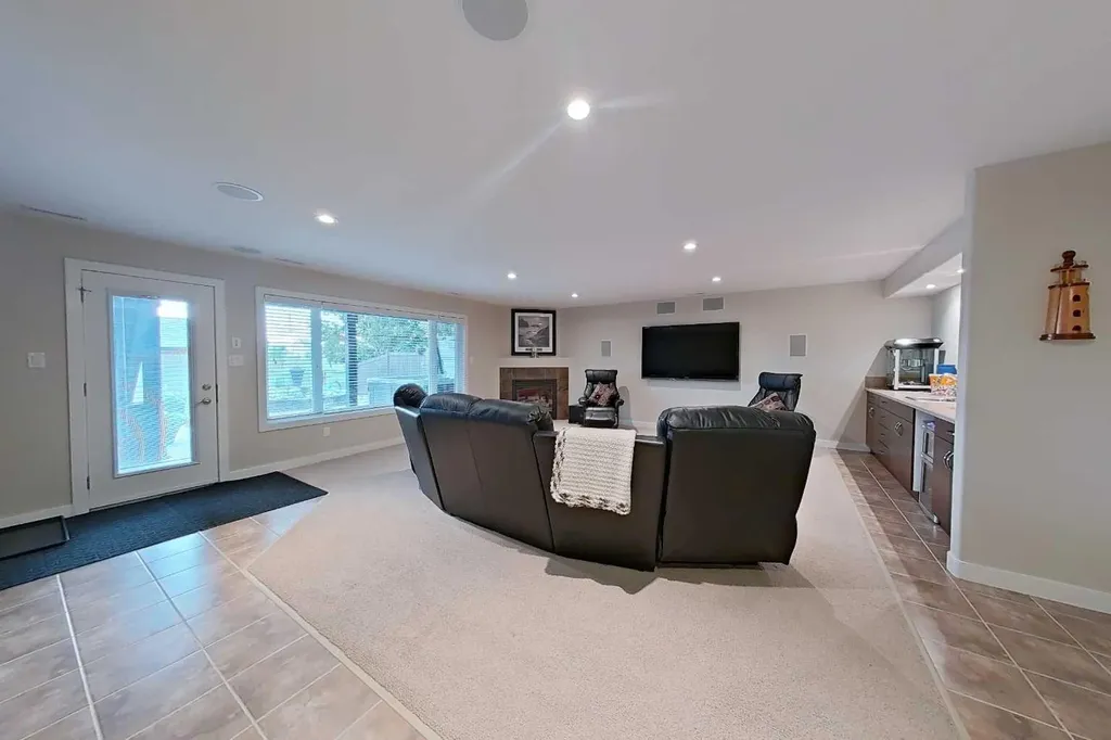 1577 Coalbanks Boulevard W Lethbridge AB T1J 4H6