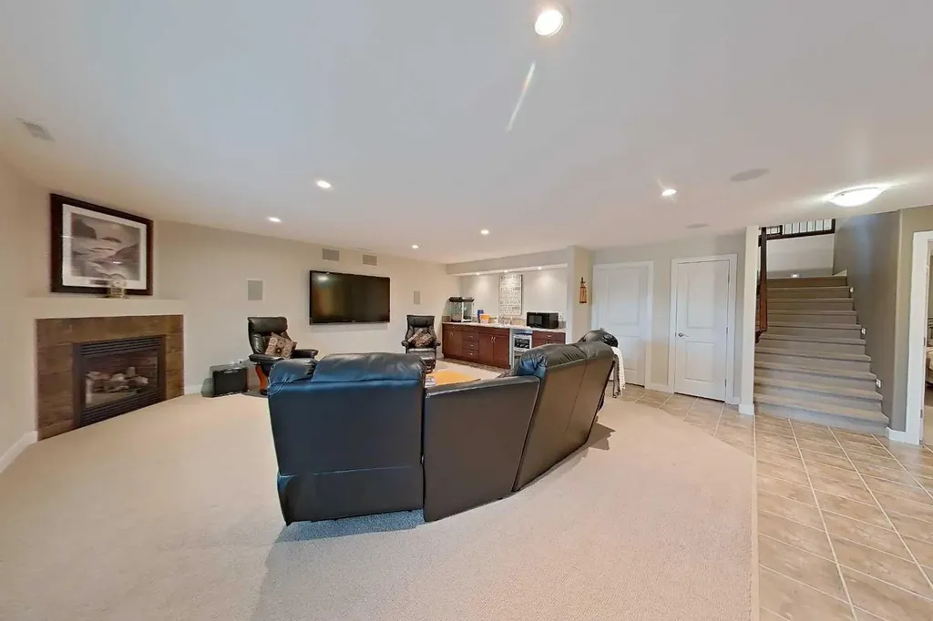 1577 Coalbanks Boulevard W Lethbridge AB T1J 4H6