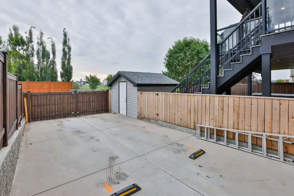 1577 Coalbanks Boulevard W Lethbridge AB T1J 4H6