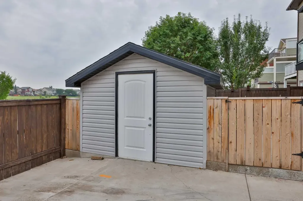 1577 Coalbanks Boulevard W Lethbridge AB T1J 4H6