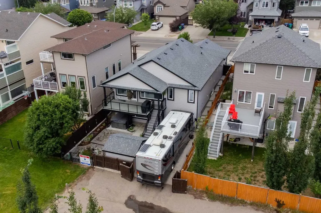 1577 Coalbanks Boulevard W Lethbridge AB T1J 4H6