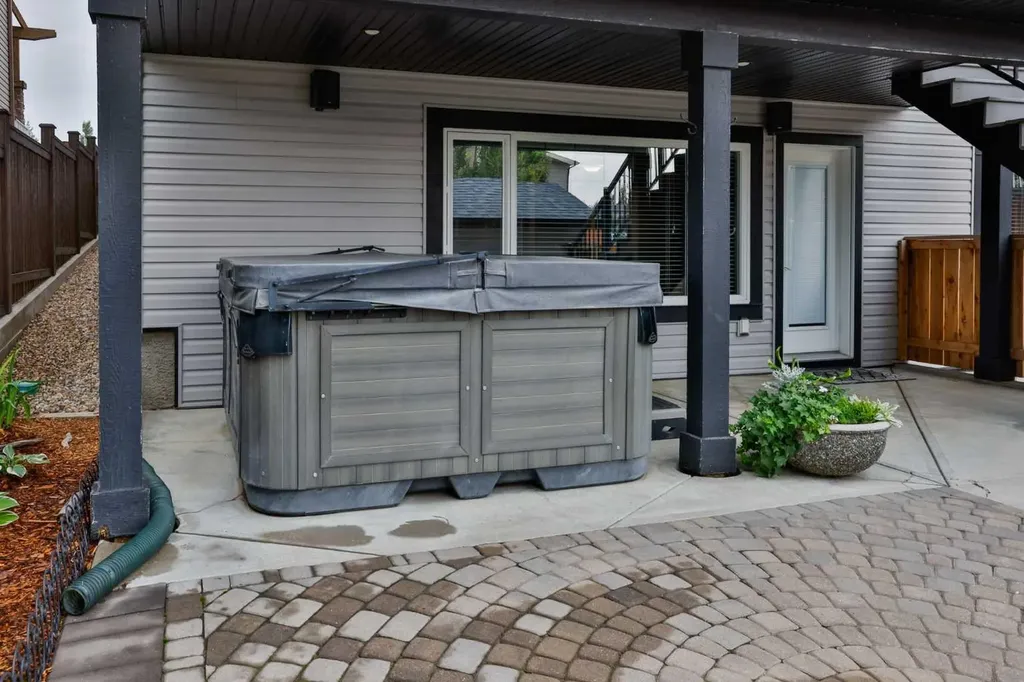 1577 Coalbanks Boulevard W Lethbridge AB T1J 4H6