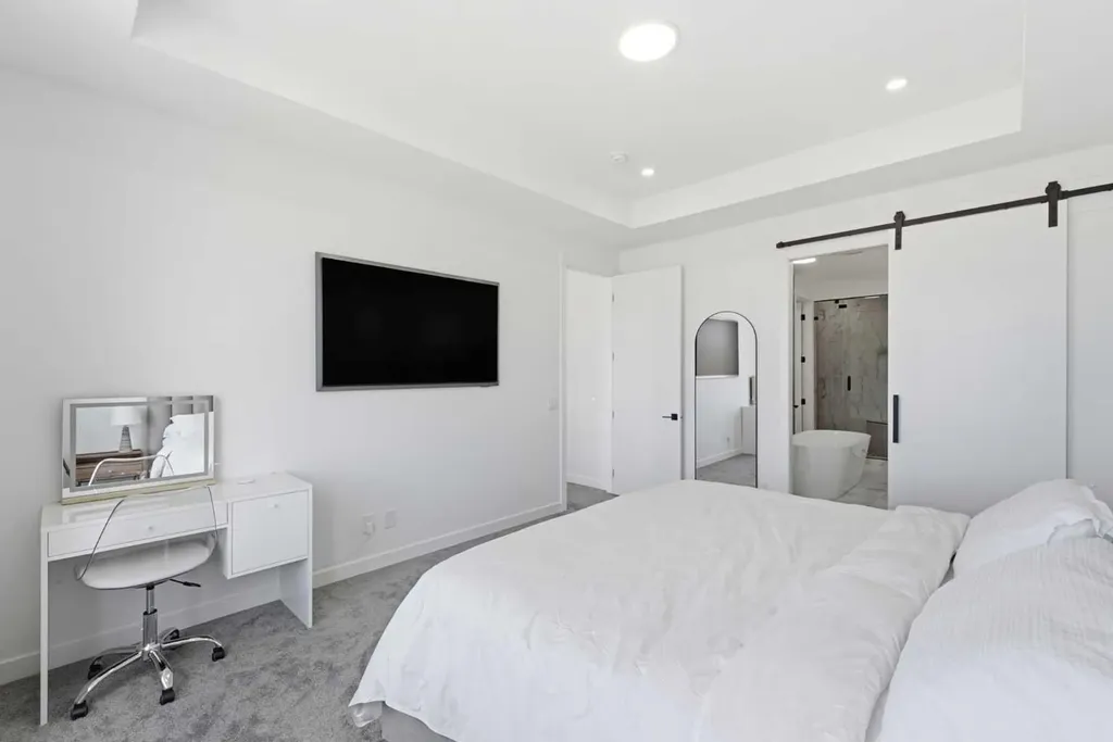 76 Legacy Woods Crescent SE Calgary AB T2X 2G5