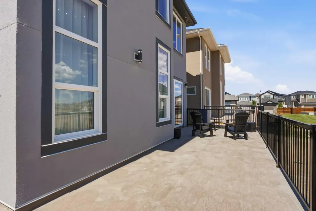 76 Legacy Woods Crescent SE Calgary AB T2X 2G5