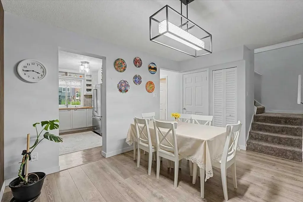 210 86 Avenue SE Calgary AB T2H 1N6