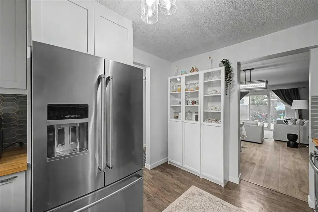 210 86 Avenue SE Calgary AB T2H 1N6
