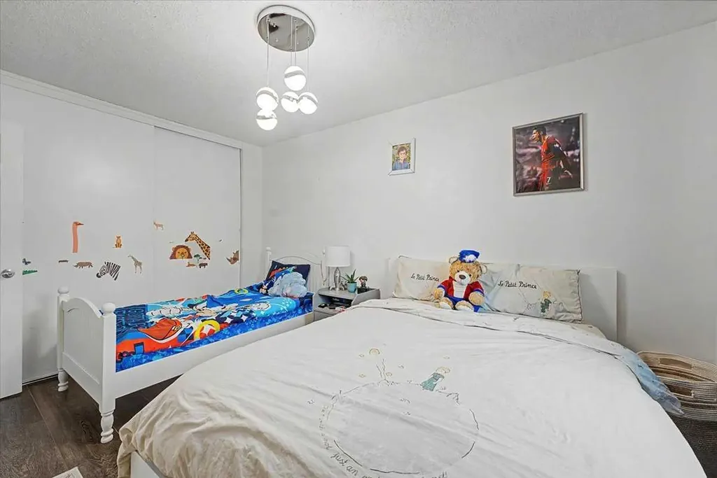 210 86 Avenue SE Calgary AB T2H 1N6