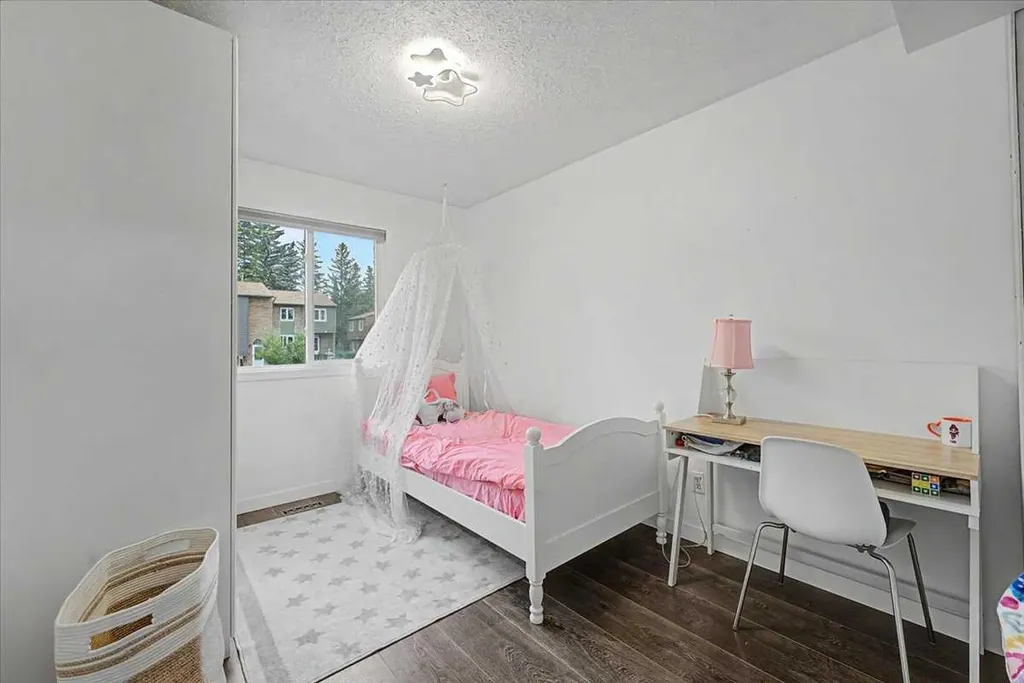 210 86 Avenue SE Calgary AB T2H 1N6