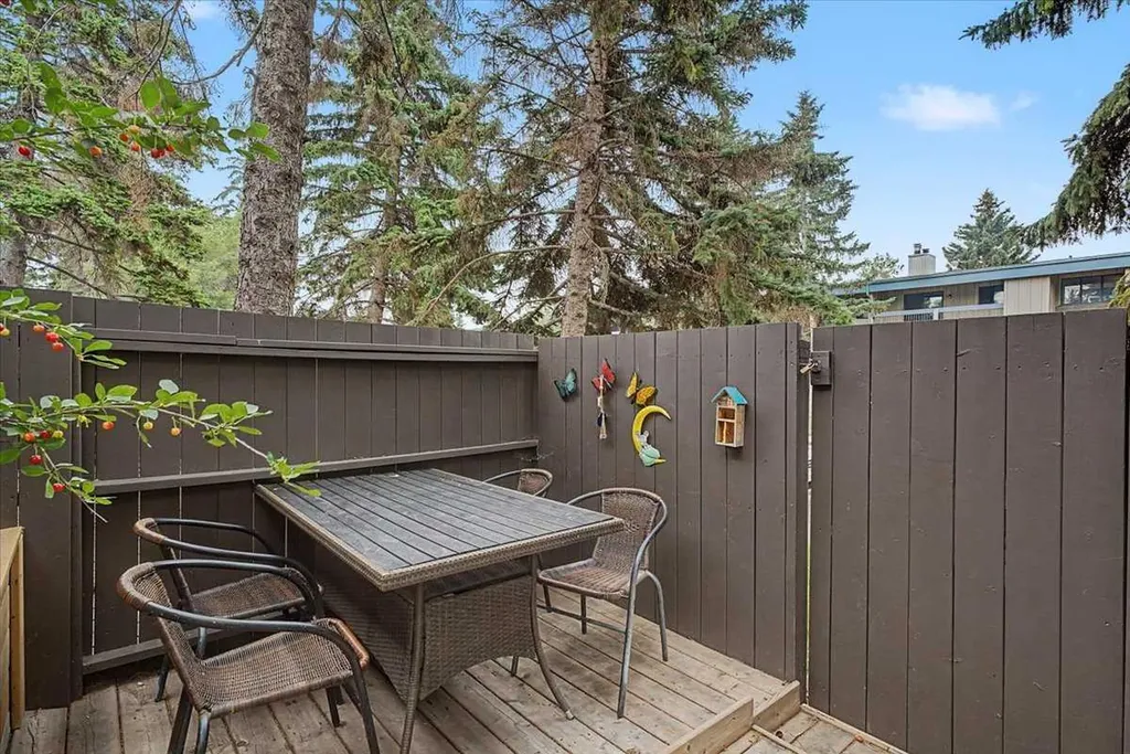 210 86 Avenue SE Calgary AB T2H 1N6